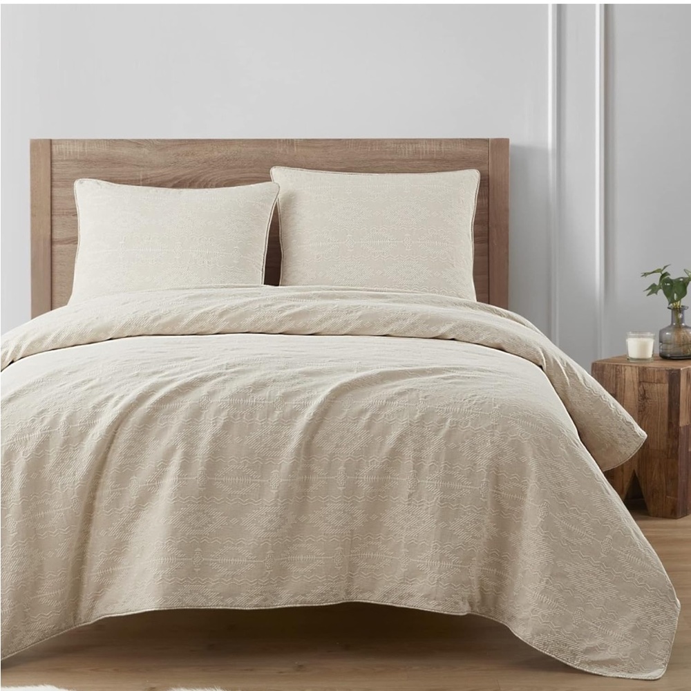 New Paseo Road by Hi End Duvet Cover set. Accents Tempe Matelasse 3 piece set